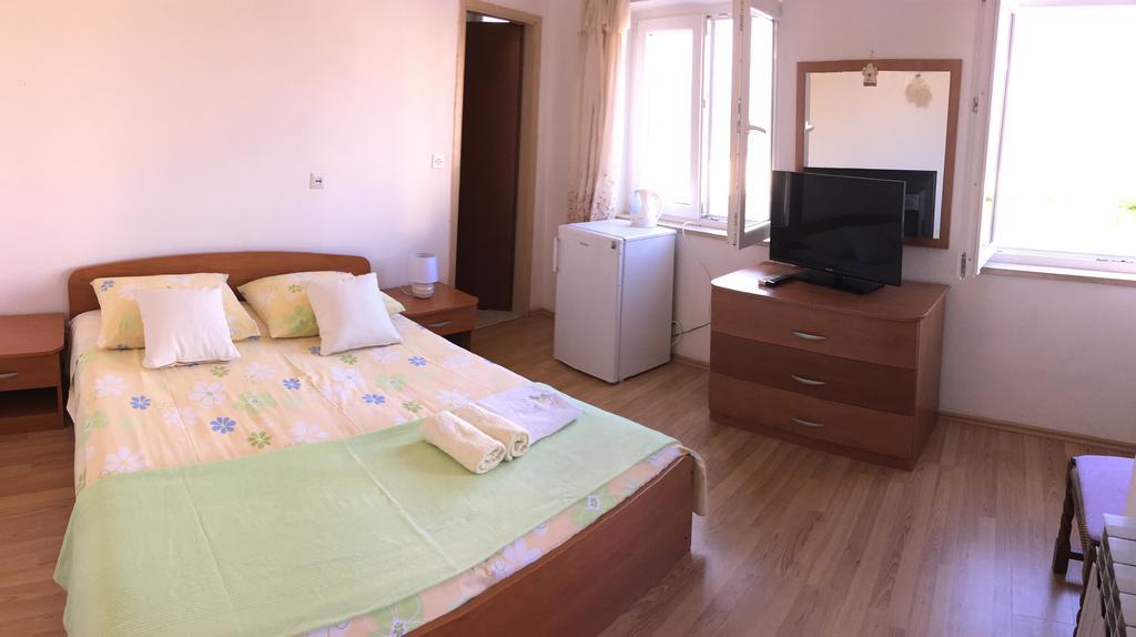 Guesthouse Cipre Lumbarda Exterior photo
